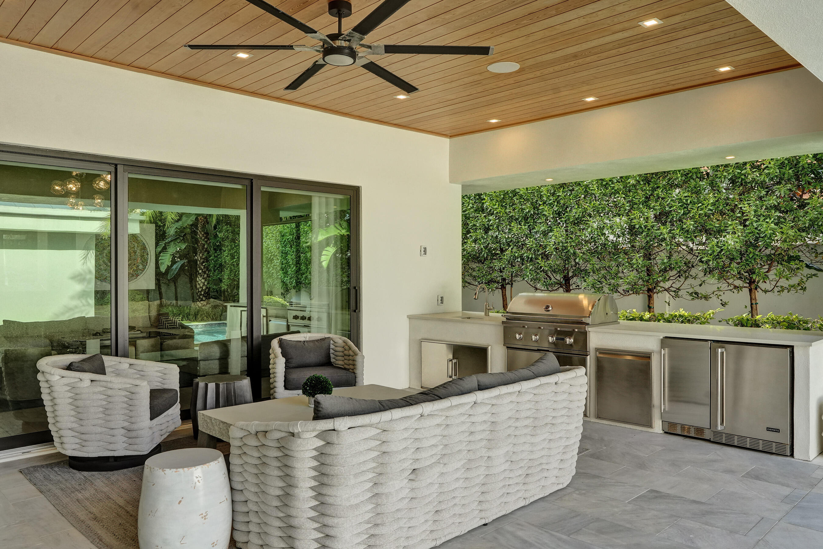 7 Tahoe Ln Sea Ranch Lakes, FL 33308