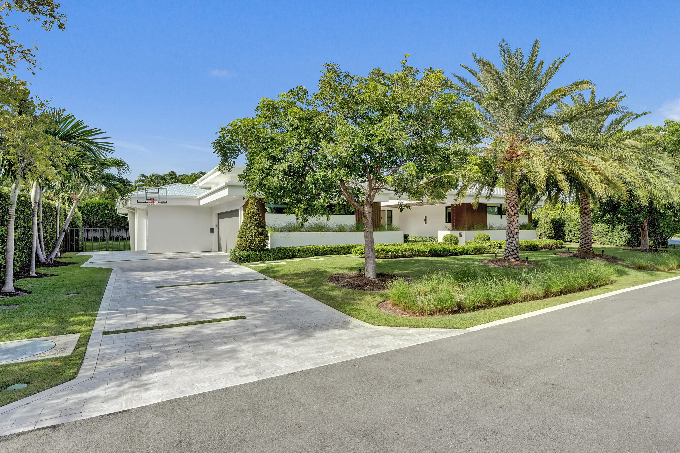 7 Tahoe Ln Sea Ranch Lakes, FL 33308