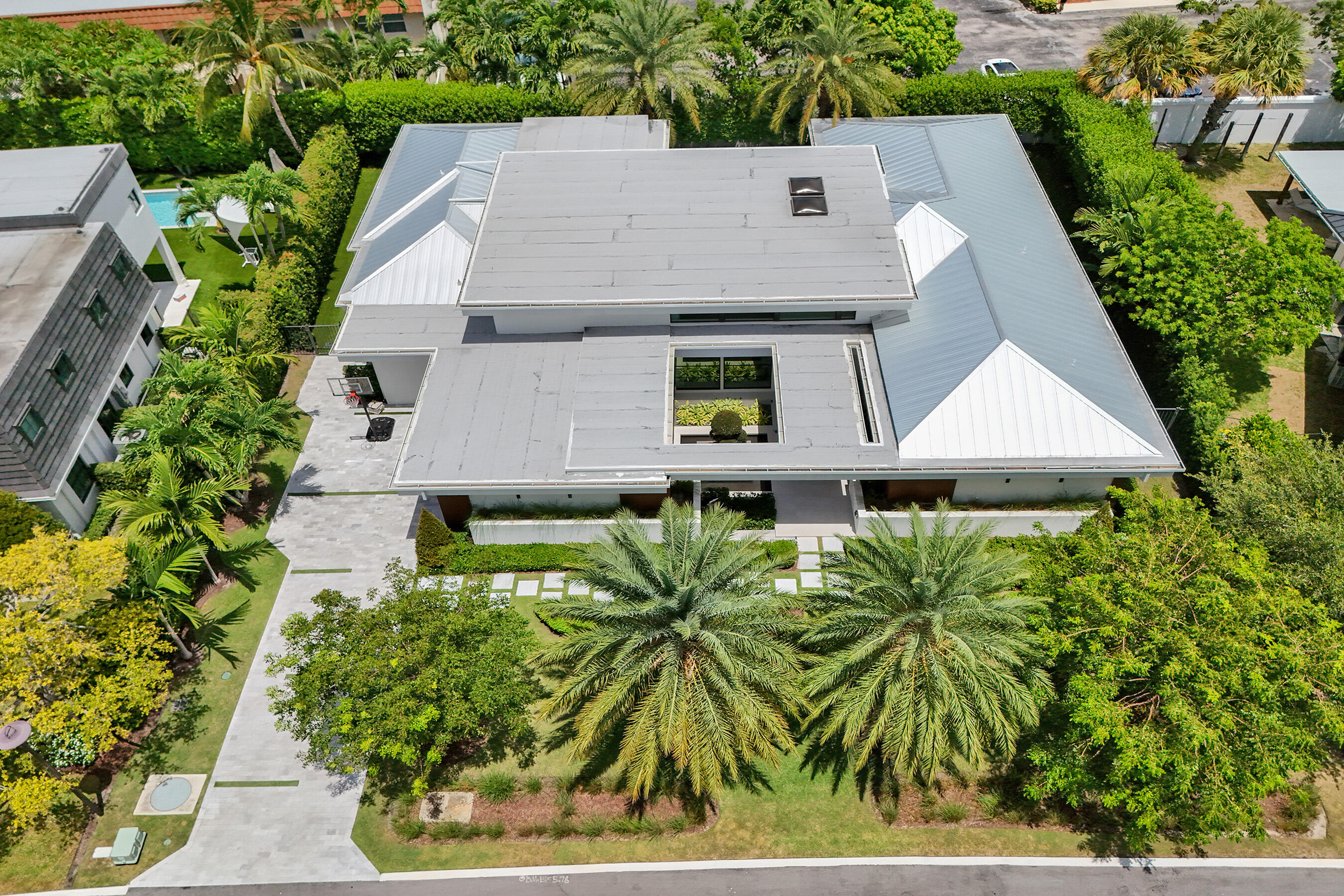 7 Tahoe Ln Sea Ranch Lakes, FL 33308