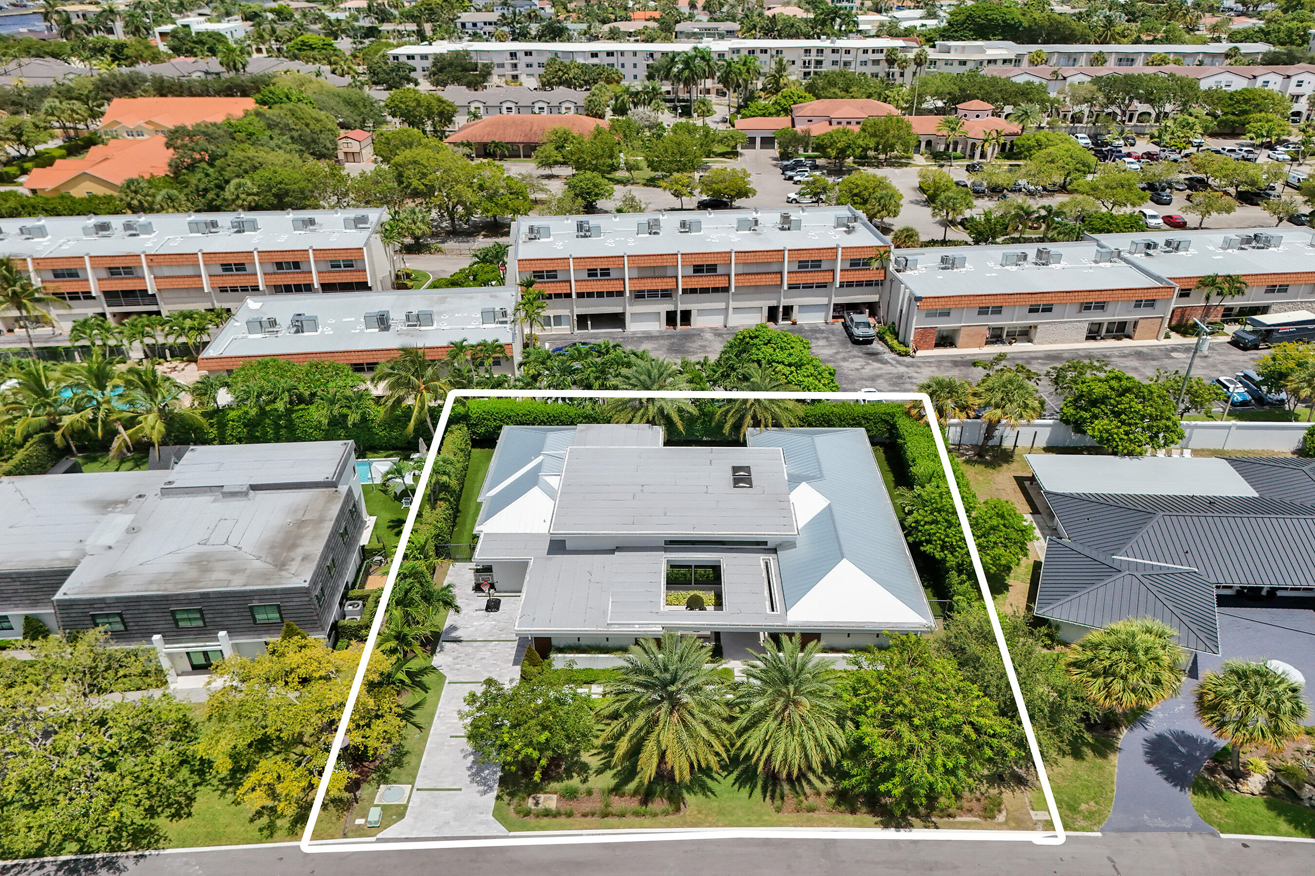 7 Tahoe Ln Sea Ranch Lakes, FL 33308