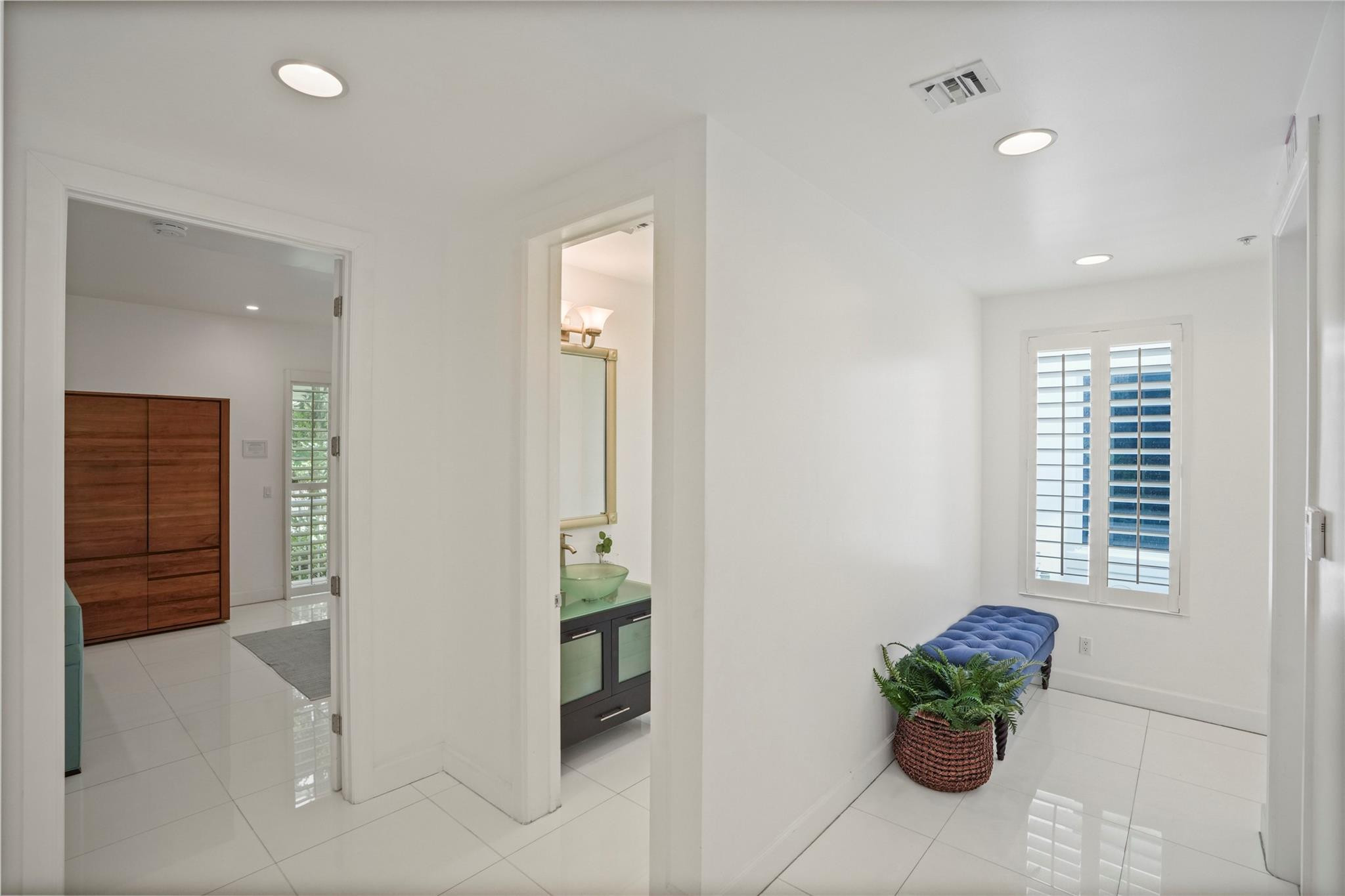 347 Oak St #B1 Hollywood, FL 33019