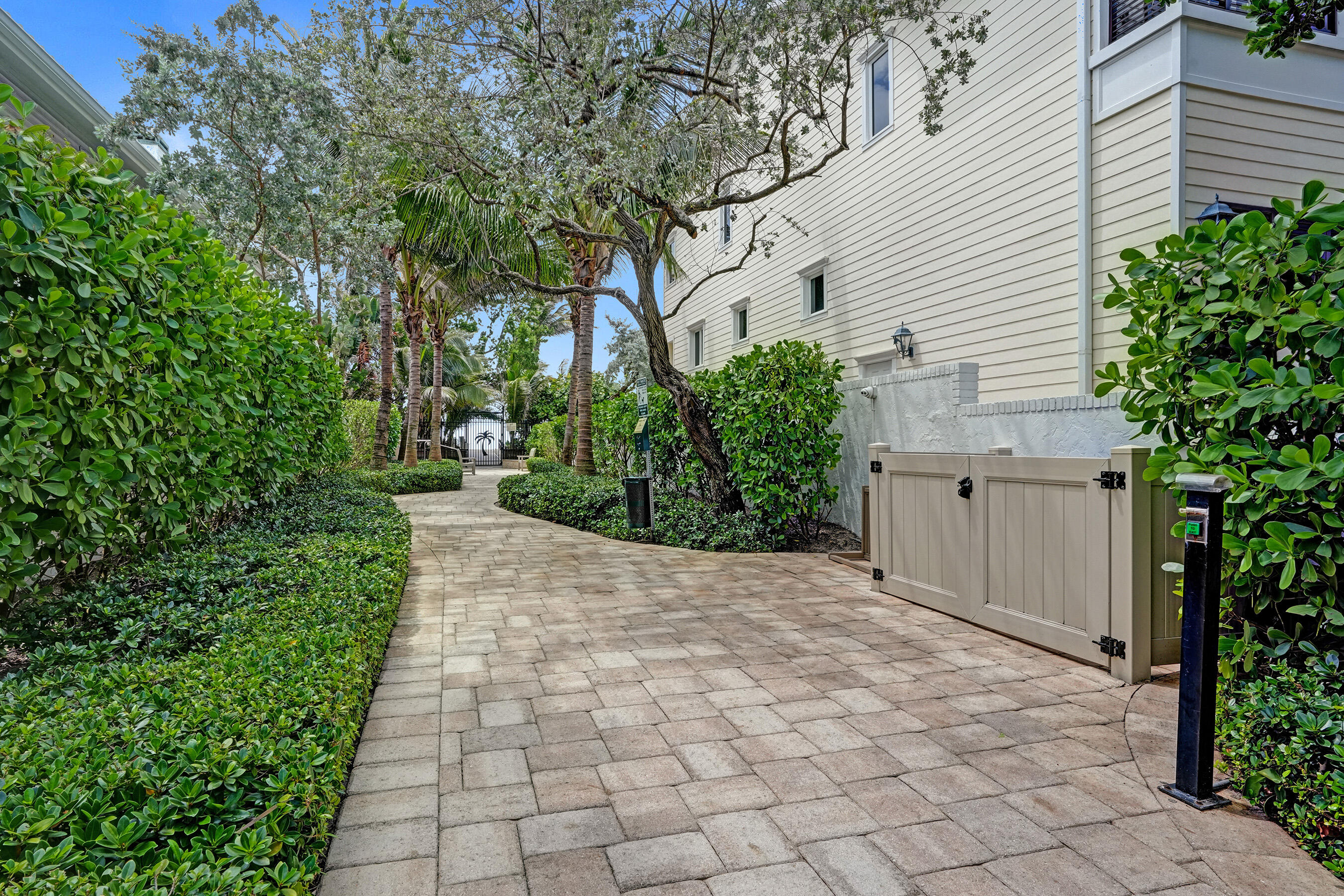 3207 Leigh Rd Pompano Beach, FL 33062