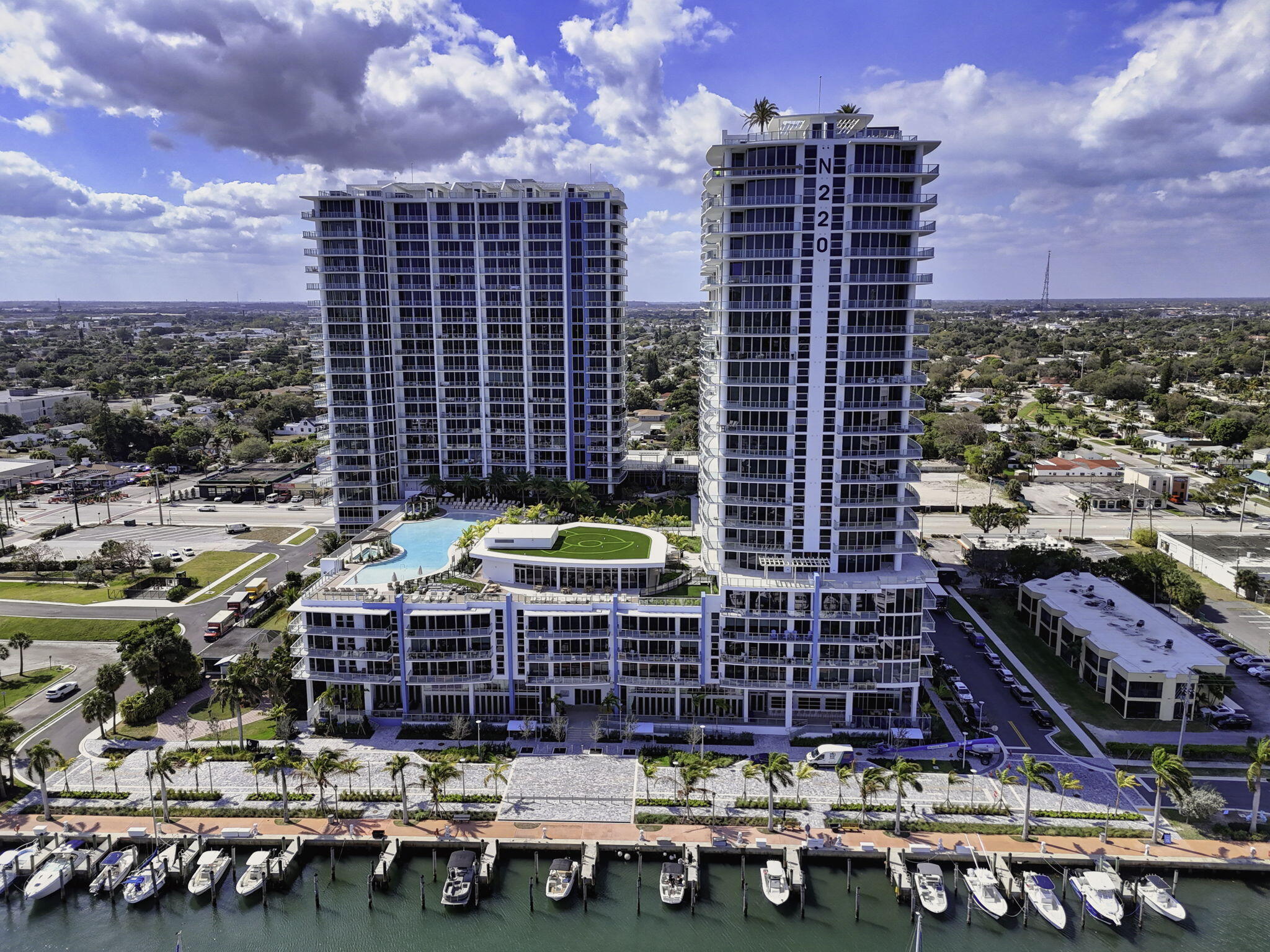 220 Lake Shr Dr #609 Lake Park, FL 33403