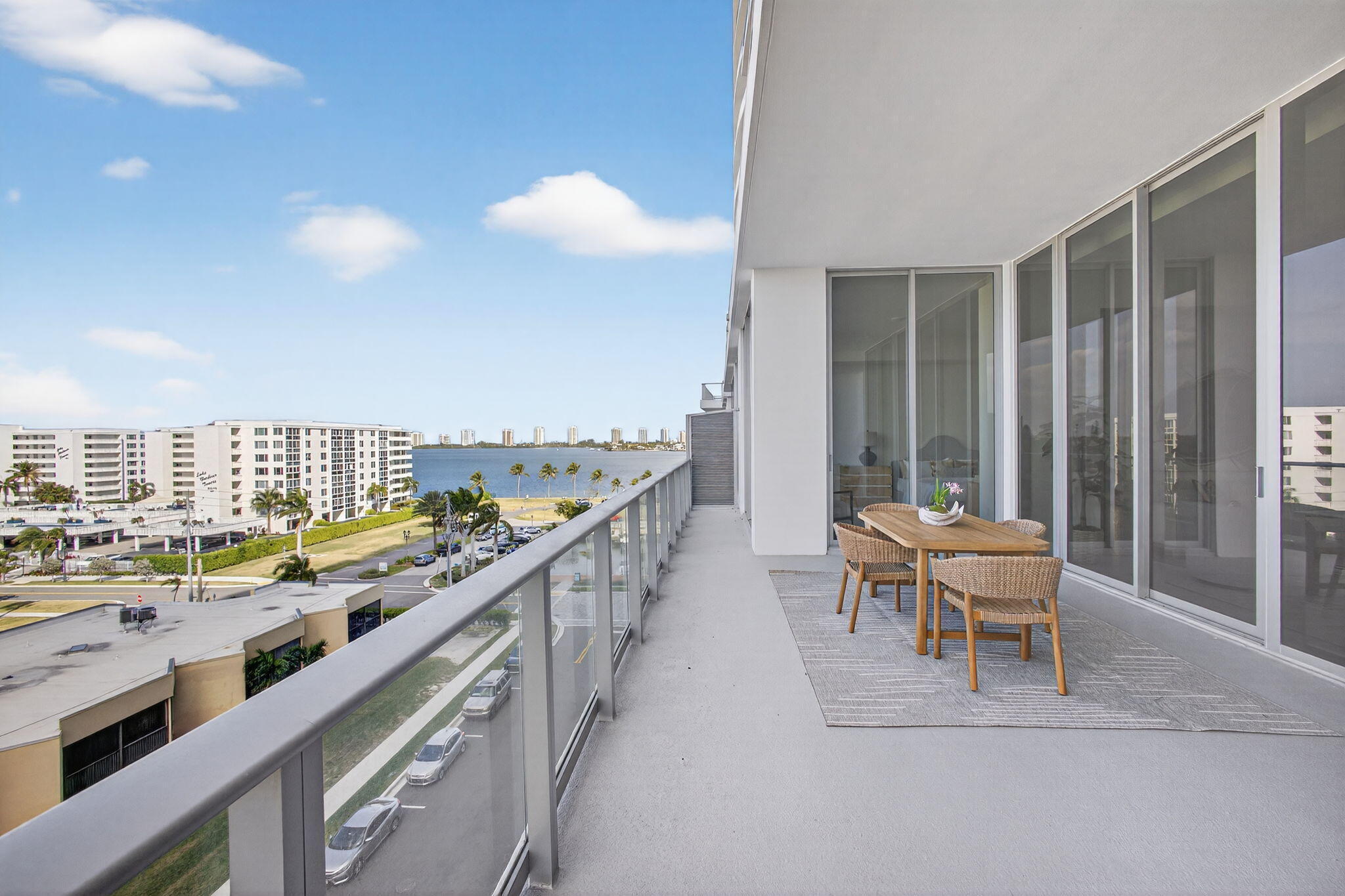 220 Lake Shr Dr #609 Lake Park, FL 33403