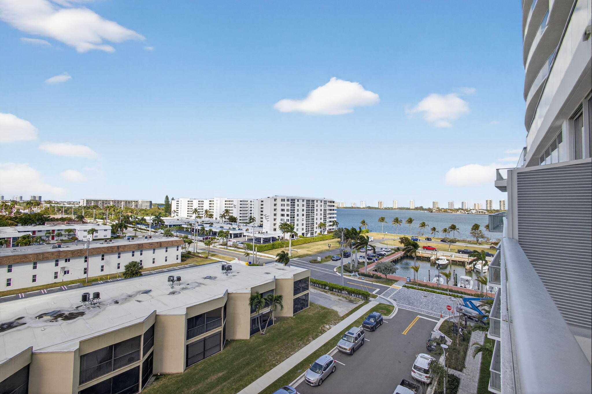 220 Lake Shr Dr #609 Lake Park, FL 33403