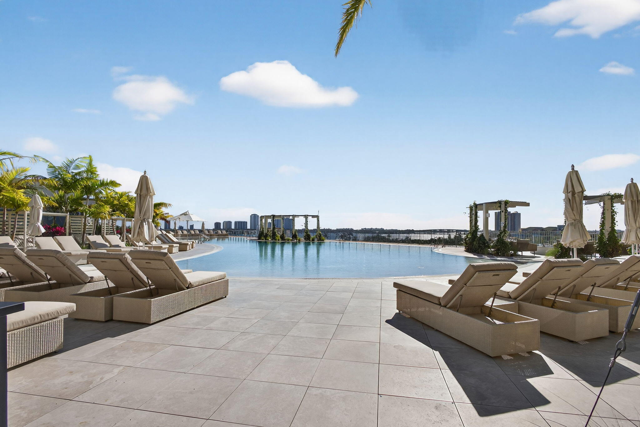220 Lake Shr Dr #609 Lake Park, FL 33403
