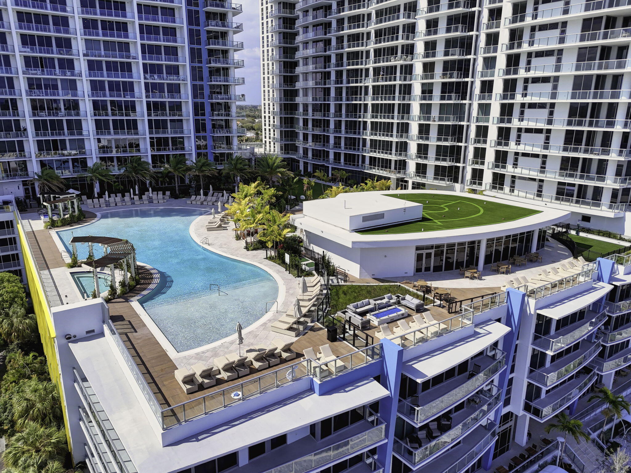 220 Lake Shr Dr #609 Lake Park, FL 33403