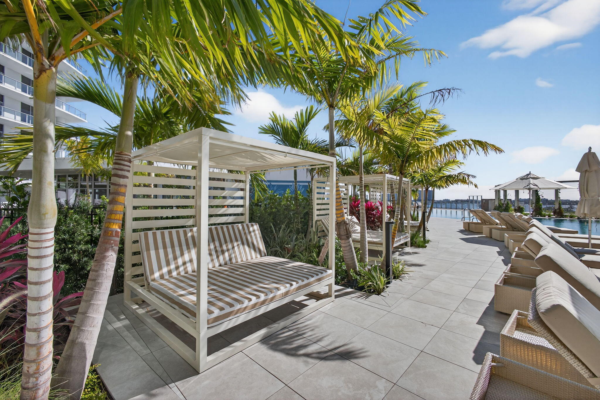 220 Lake Shr Dr #609 Lake Park, FL 33403