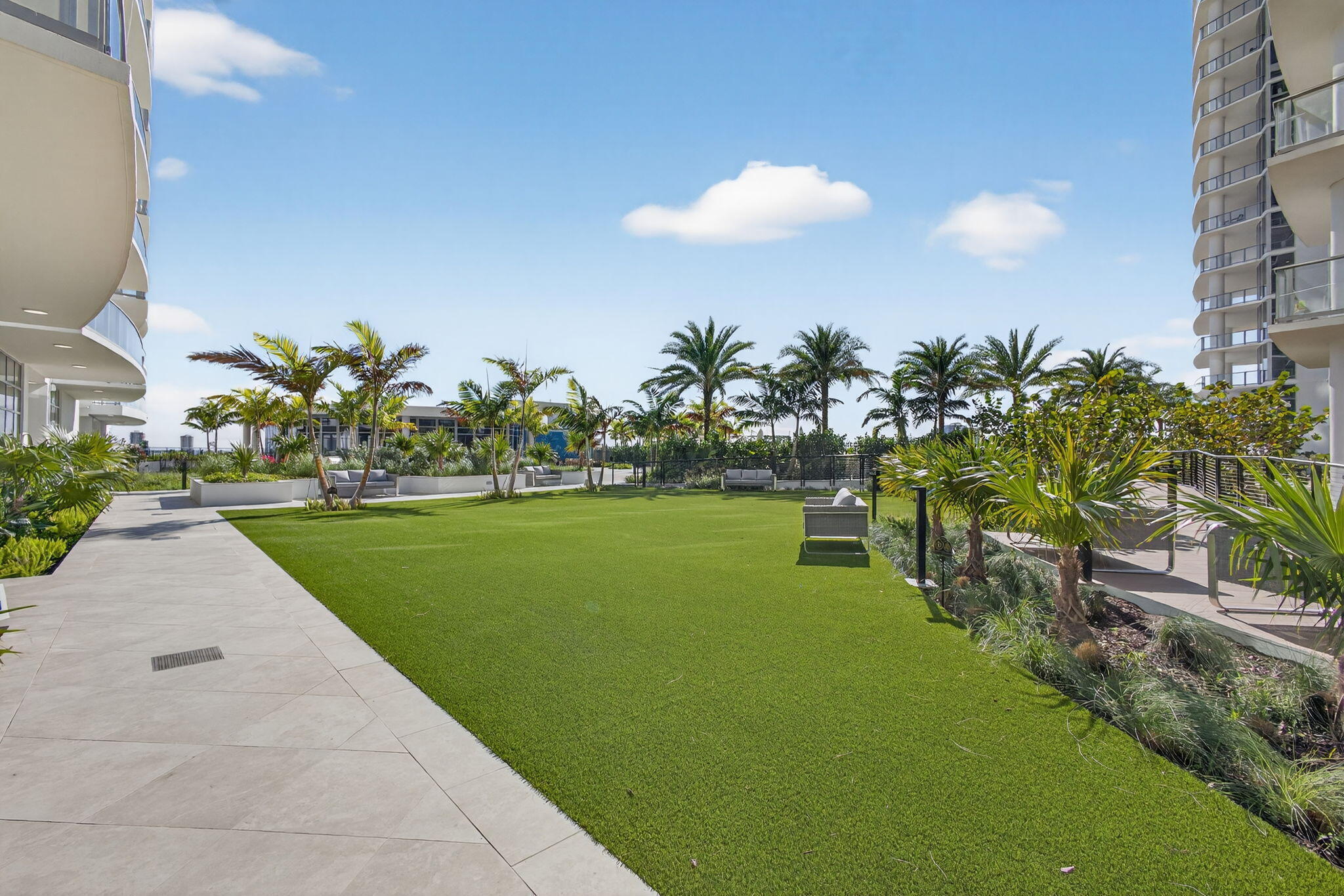 220 Lake Shr Dr #609 Lake Park, FL 33403