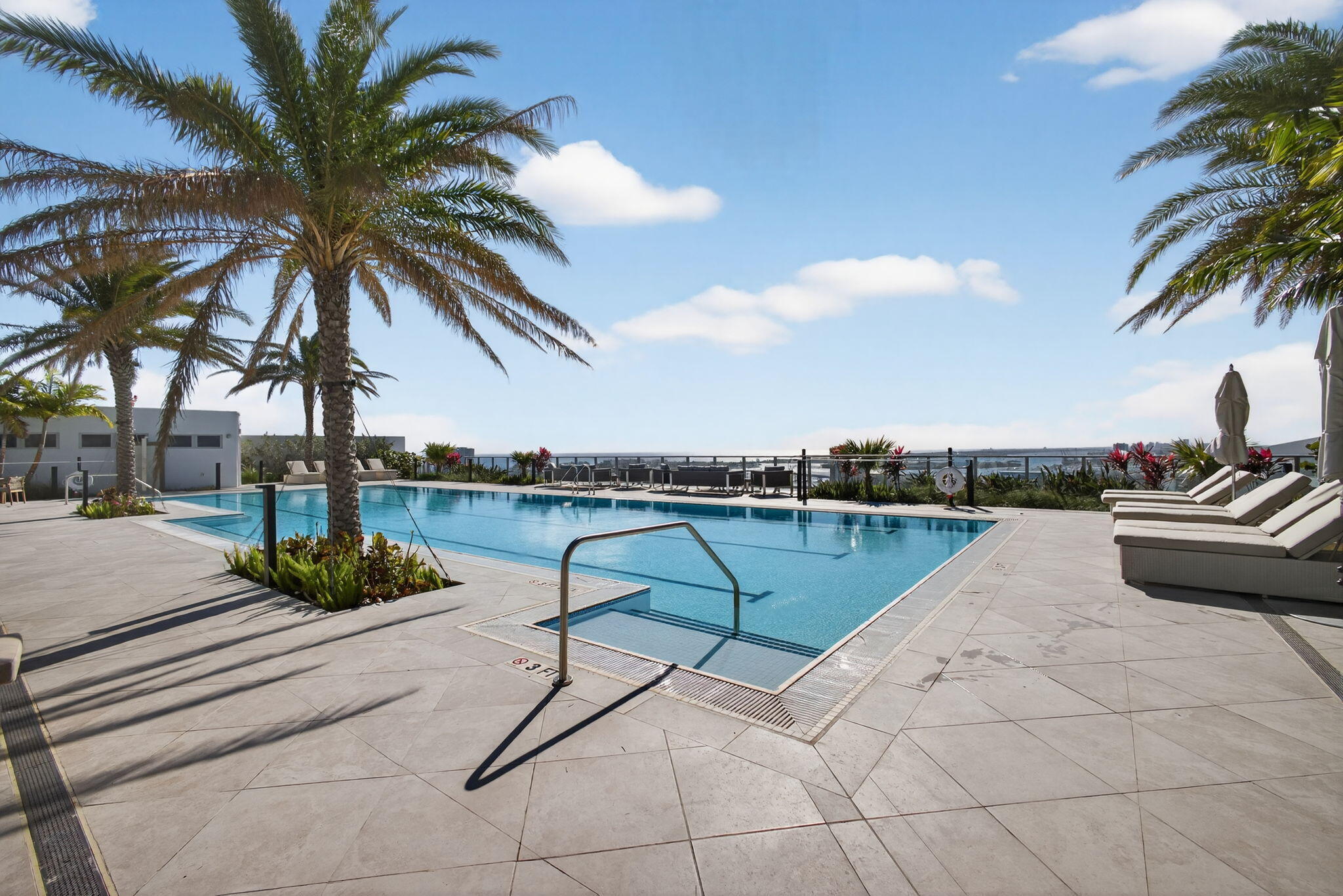 220 Lake Shr Dr #609 Lake Park, FL 33403