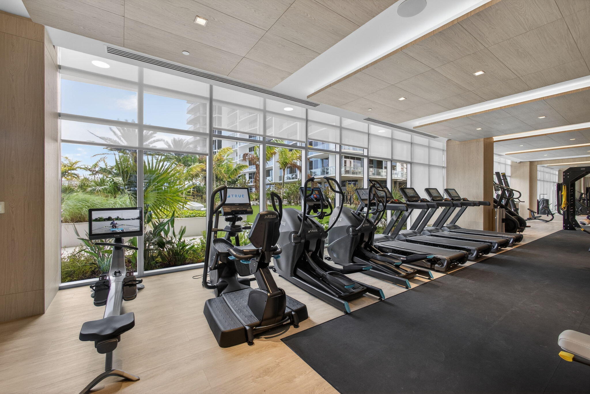220 Lake Shr Dr #609 Lake Park, FL 33403