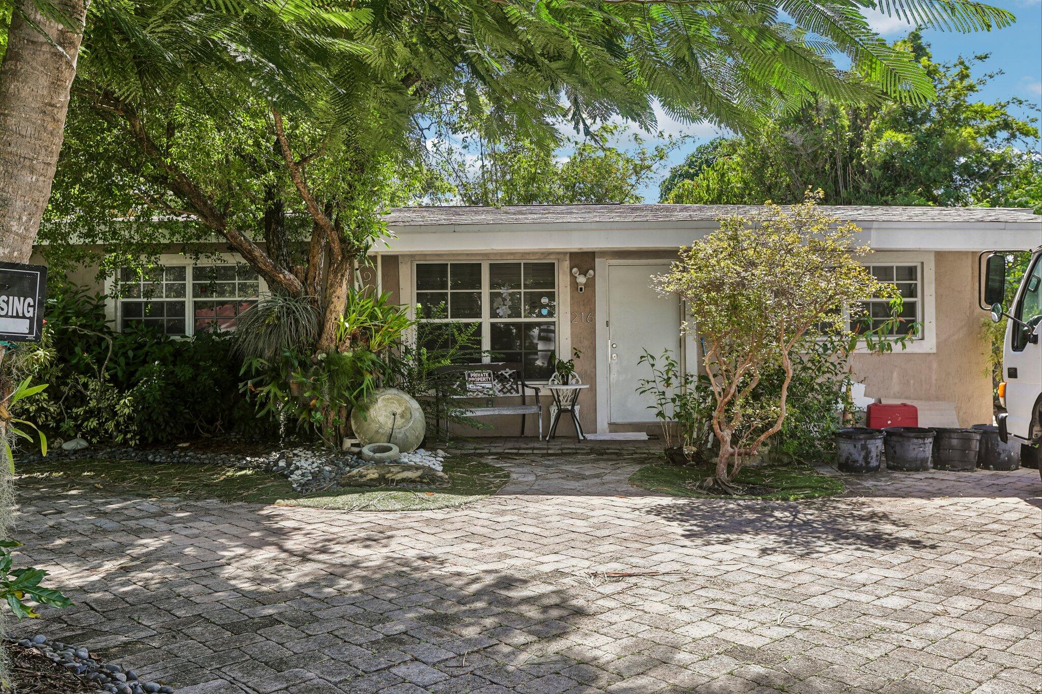 216 NE 26th Ct
