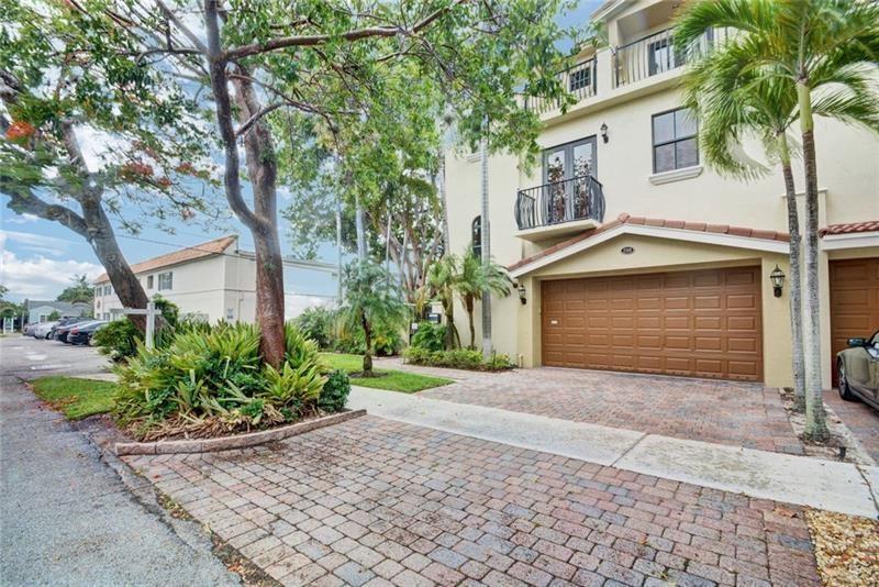 208 NE 13th Ave #208