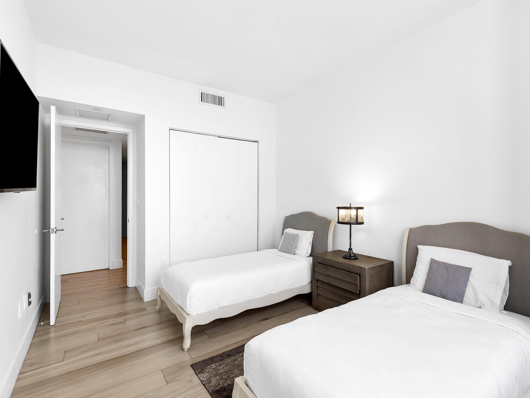 image Beachwalk Condominium25