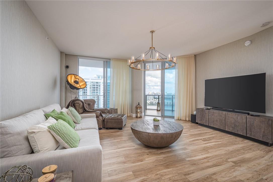 17111 Biscayne Blvd #2105 + 1 BOAT SLIP North Miami Beach, FL 33160