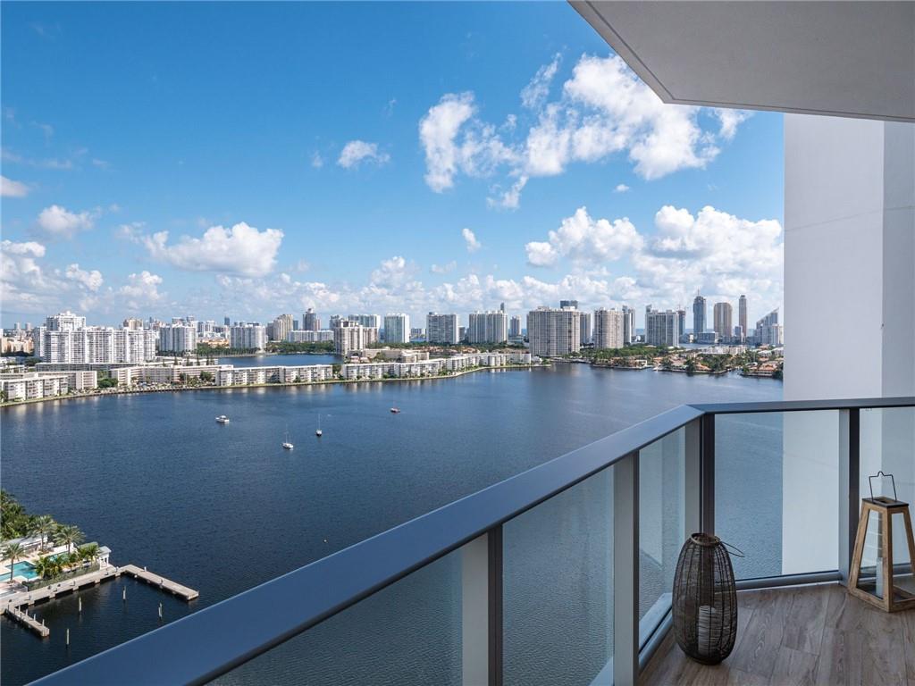17111 Biscayne Blvd #2105 + 1 BOAT SLIP North Miami Beach, FL 33160