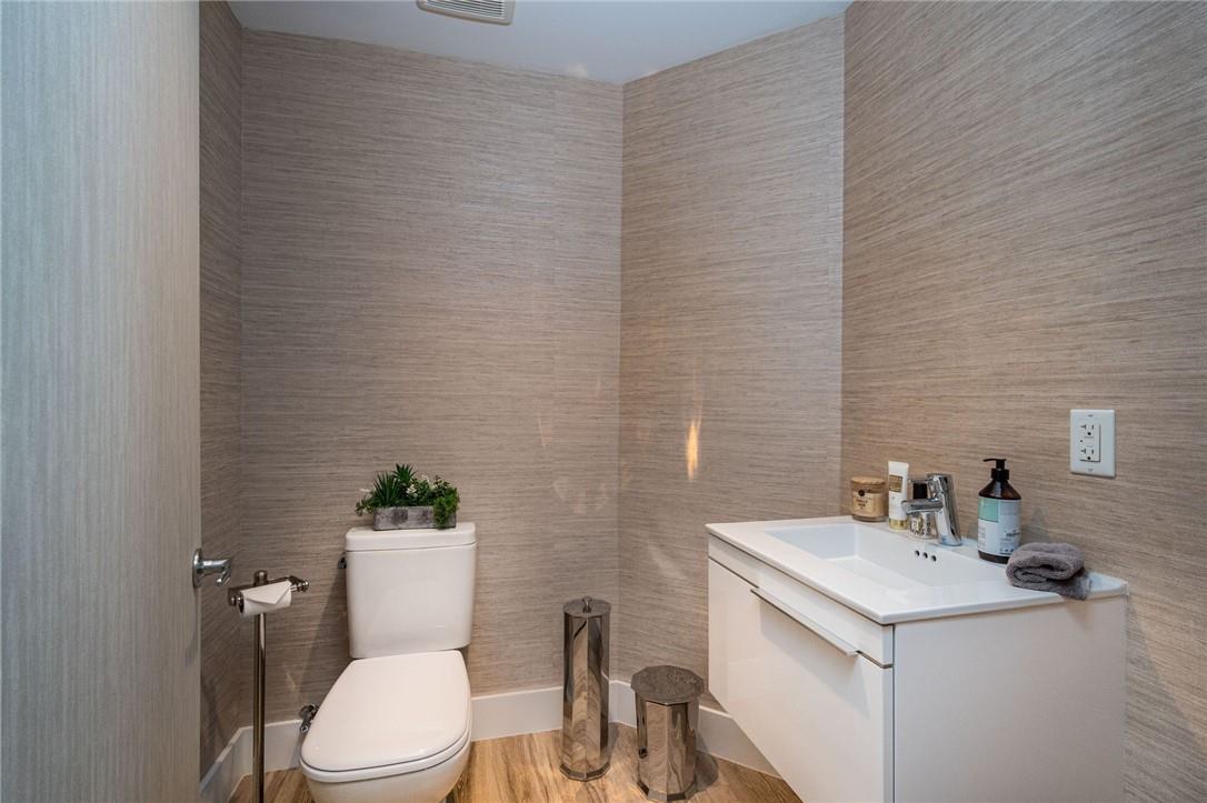 17111 Biscayne Blvd #2105 + 1 BOAT SLIP North Miami Beach, FL 33160