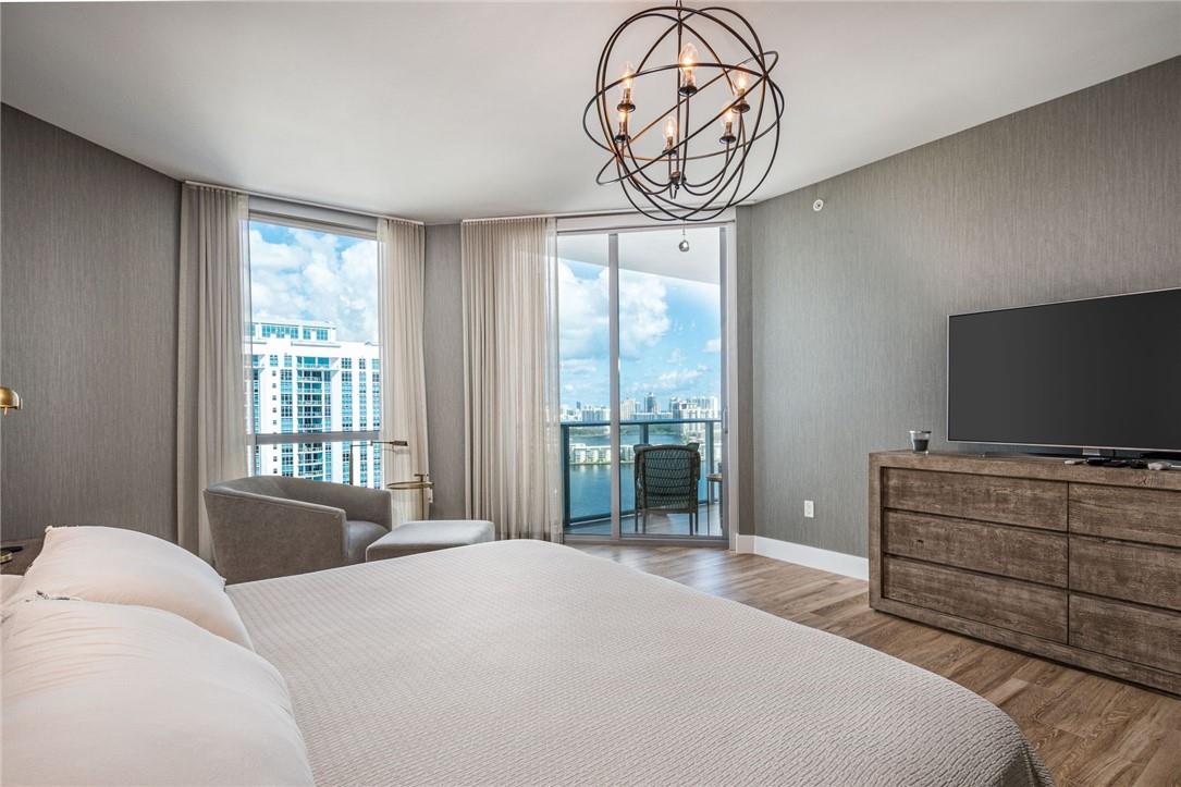 17111 Biscayne Blvd #2105 + 1 BOAT SLIP North Miami Beach, FL 33160