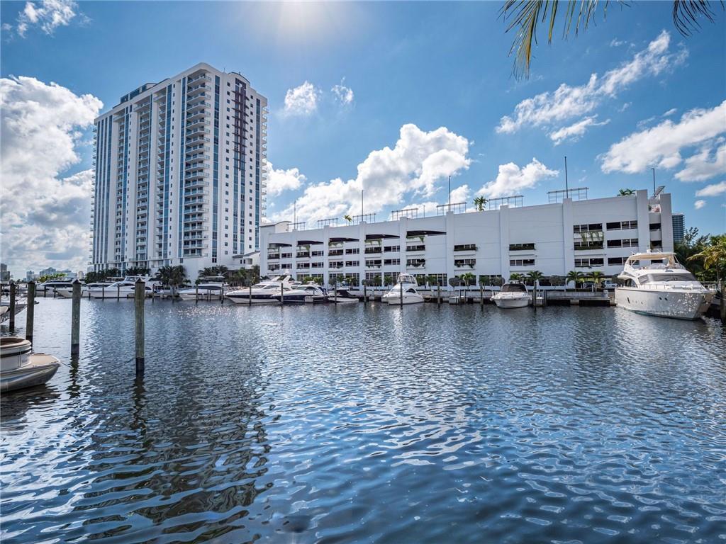 17111 Biscayne Blvd #2105 + 1 BOAT SLIP North Miami Beach, FL 33160