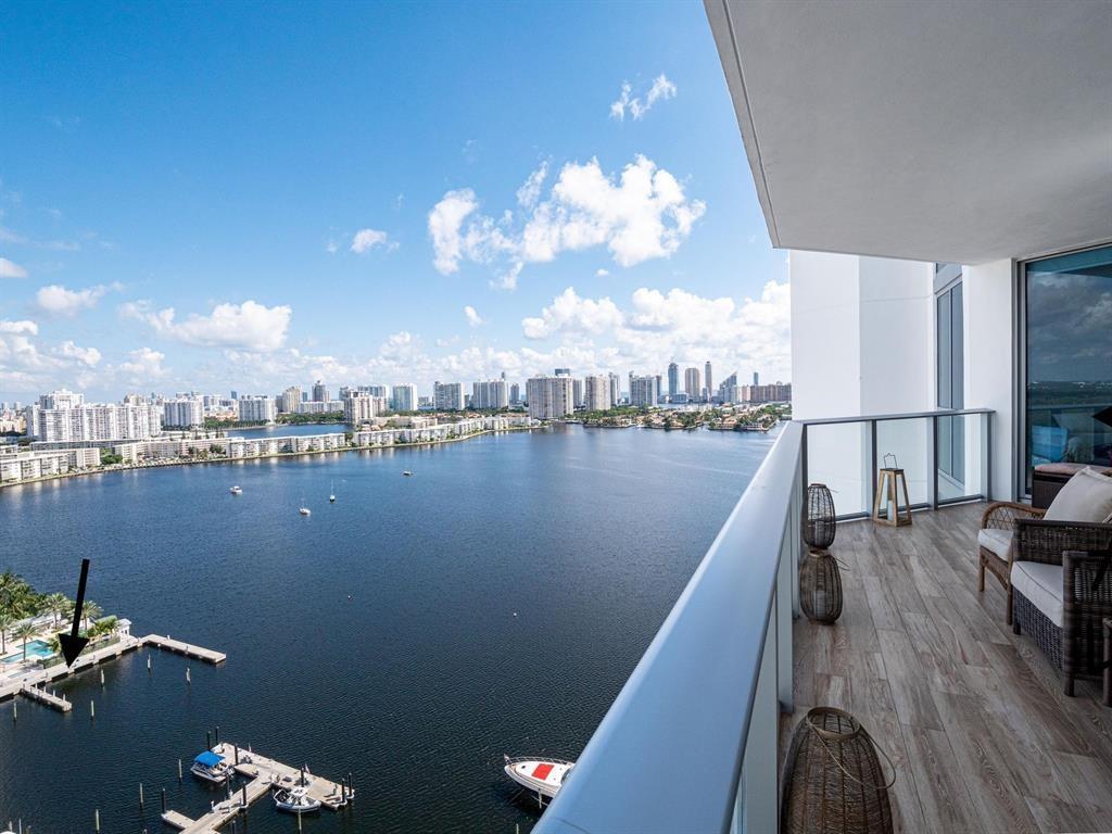 17111 Biscayne Blvd #2105 + 1 BOAT SLIP North Miami Beach, FL 33160