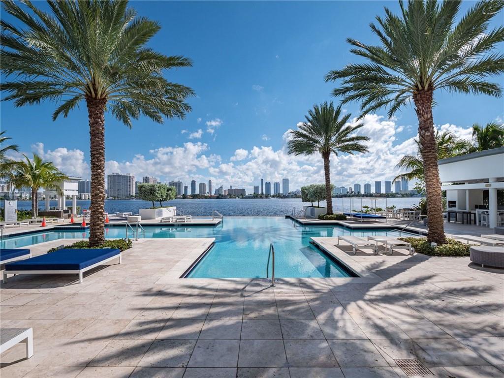 17111 Biscayne Blvd #2105 + 1 BOAT SLIP North Miami Beach, FL 33160