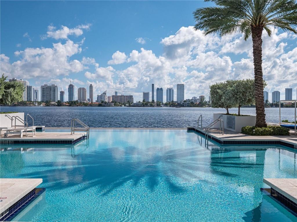 17111 Biscayne Blvd #2105 + 1 BOAT SLIP North Miami Beach, FL 33160