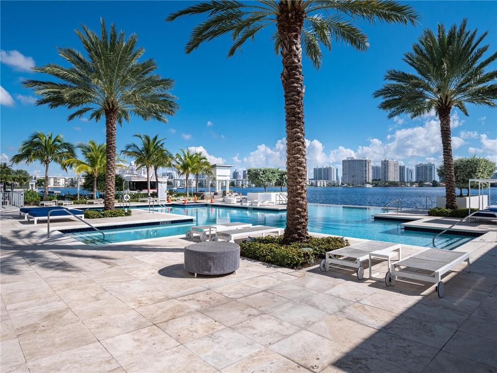 17111 Biscayne Blvd #2105 + 1 BOAT SLIP North Miami Beach, FL 33160