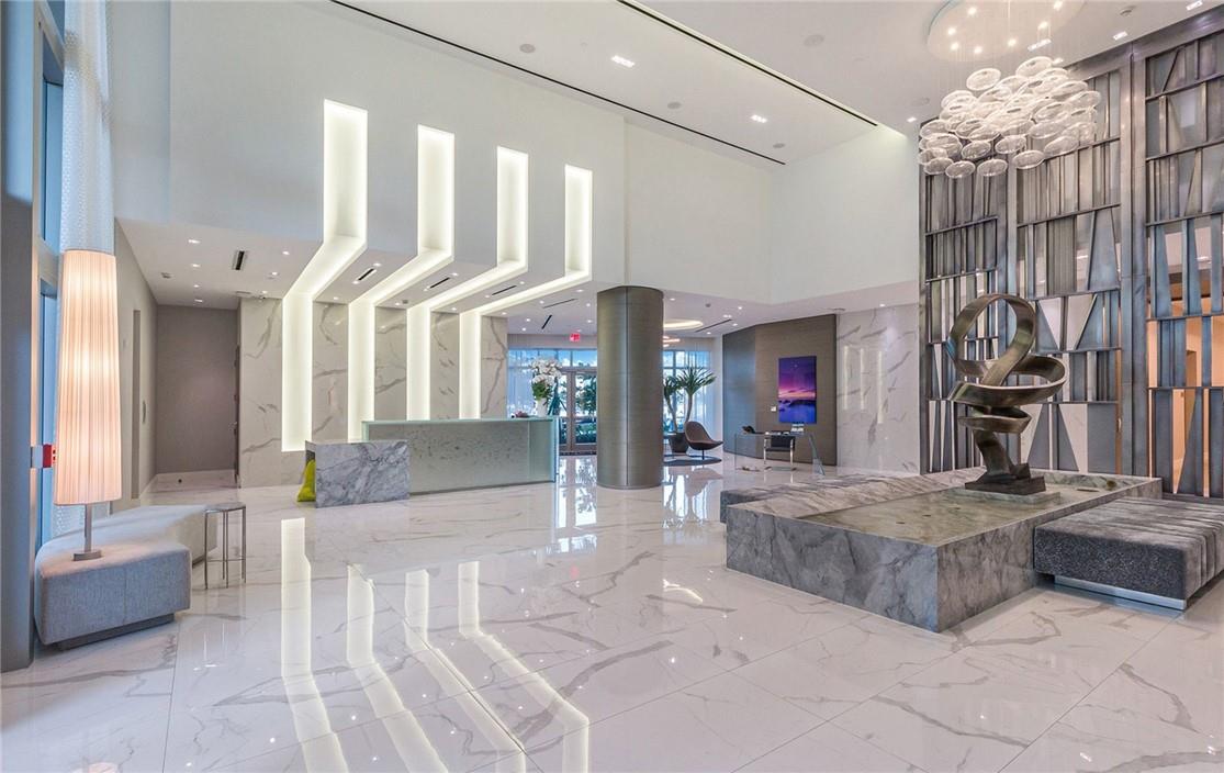 17111 Biscayne Blvd #2105 + 1 BOAT SLIP North Miami Beach, FL 33160