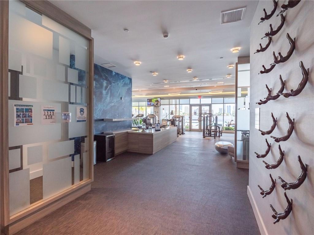 17111 Biscayne Blvd #2105 + 1 BOAT SLIP North Miami Beach, FL 33160