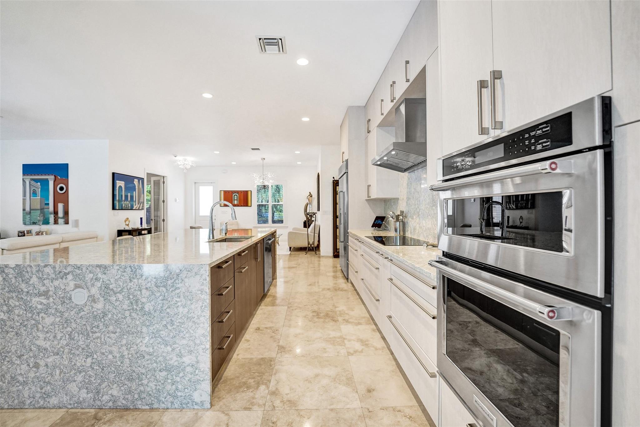 517 NE 11th Ave Fort Lauderdale, FL 33301