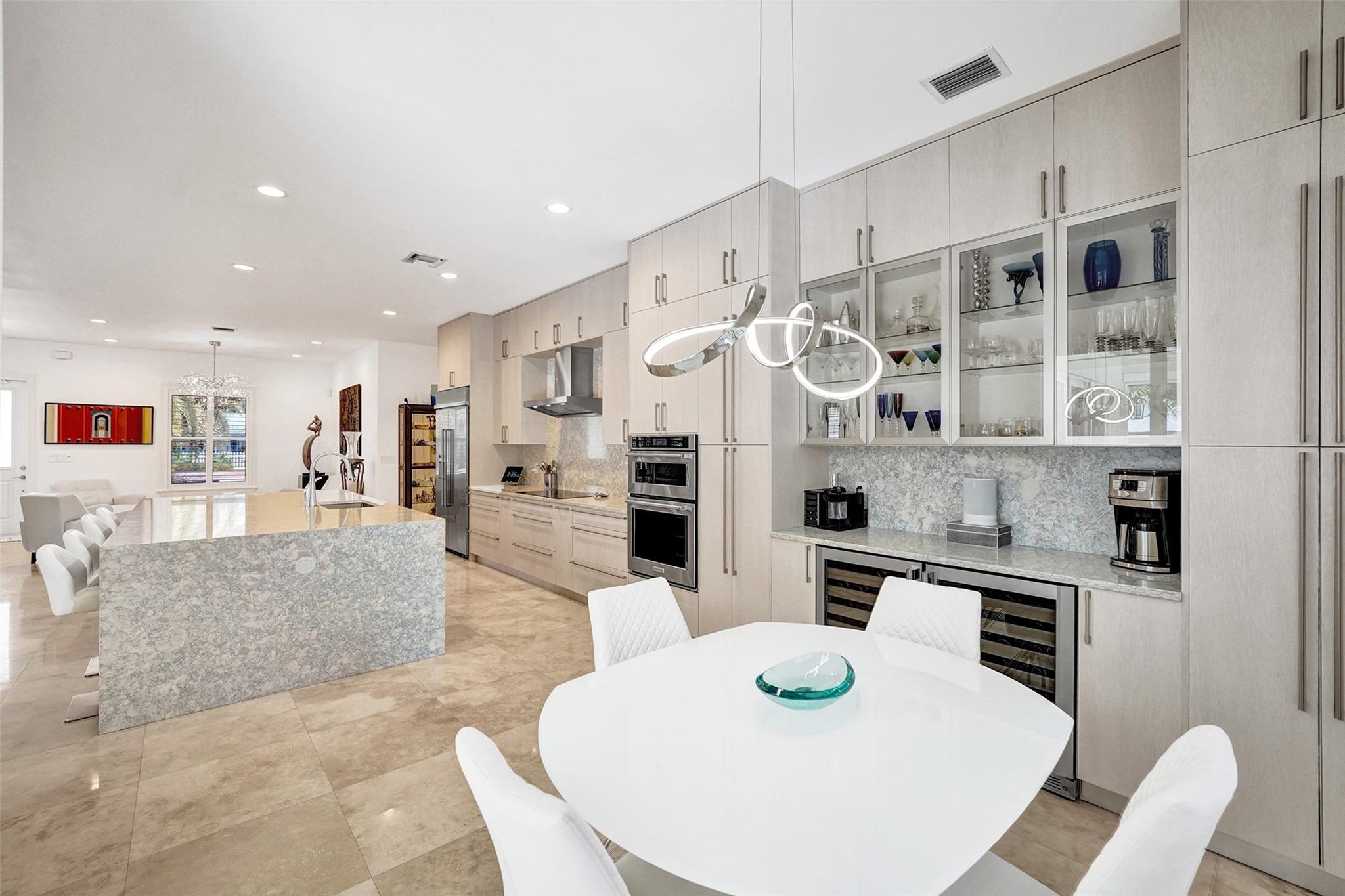 517 NE 11th Ave Fort Lauderdale, FL 33301