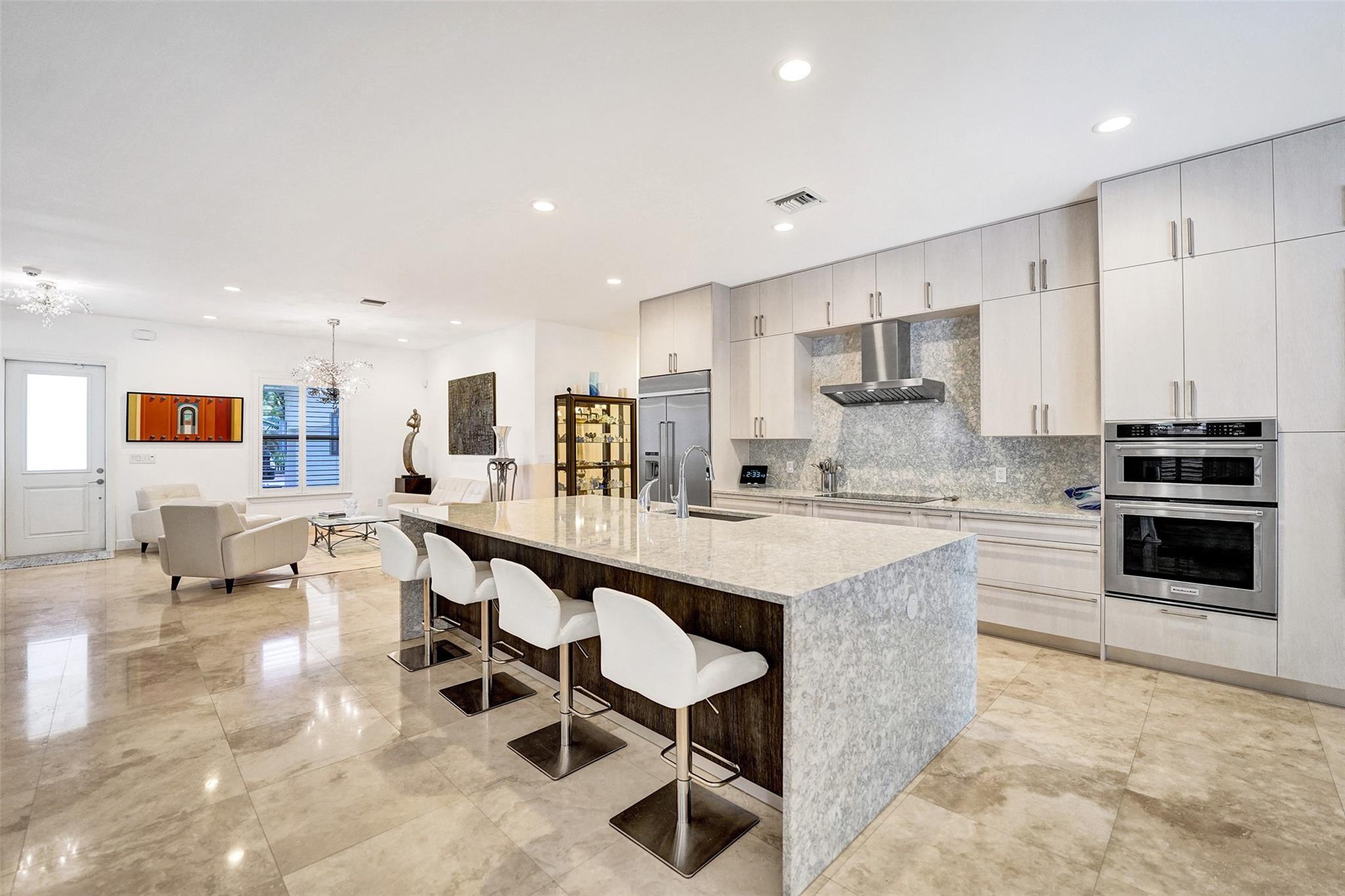 517 NE 11th Ave Fort Lauderdale, FL 33301