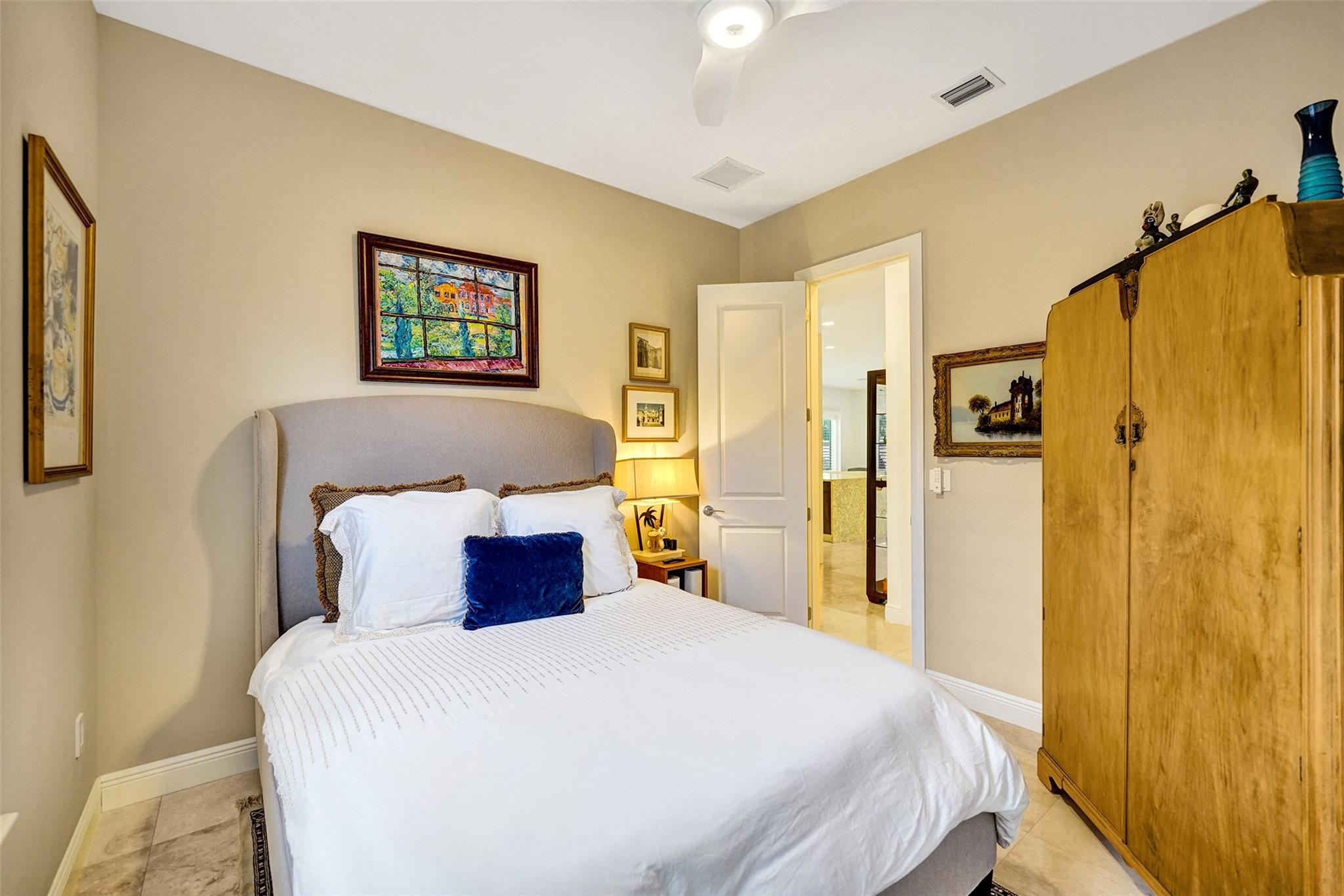 517 NE 11th Ave Fort Lauderdale, FL 33301