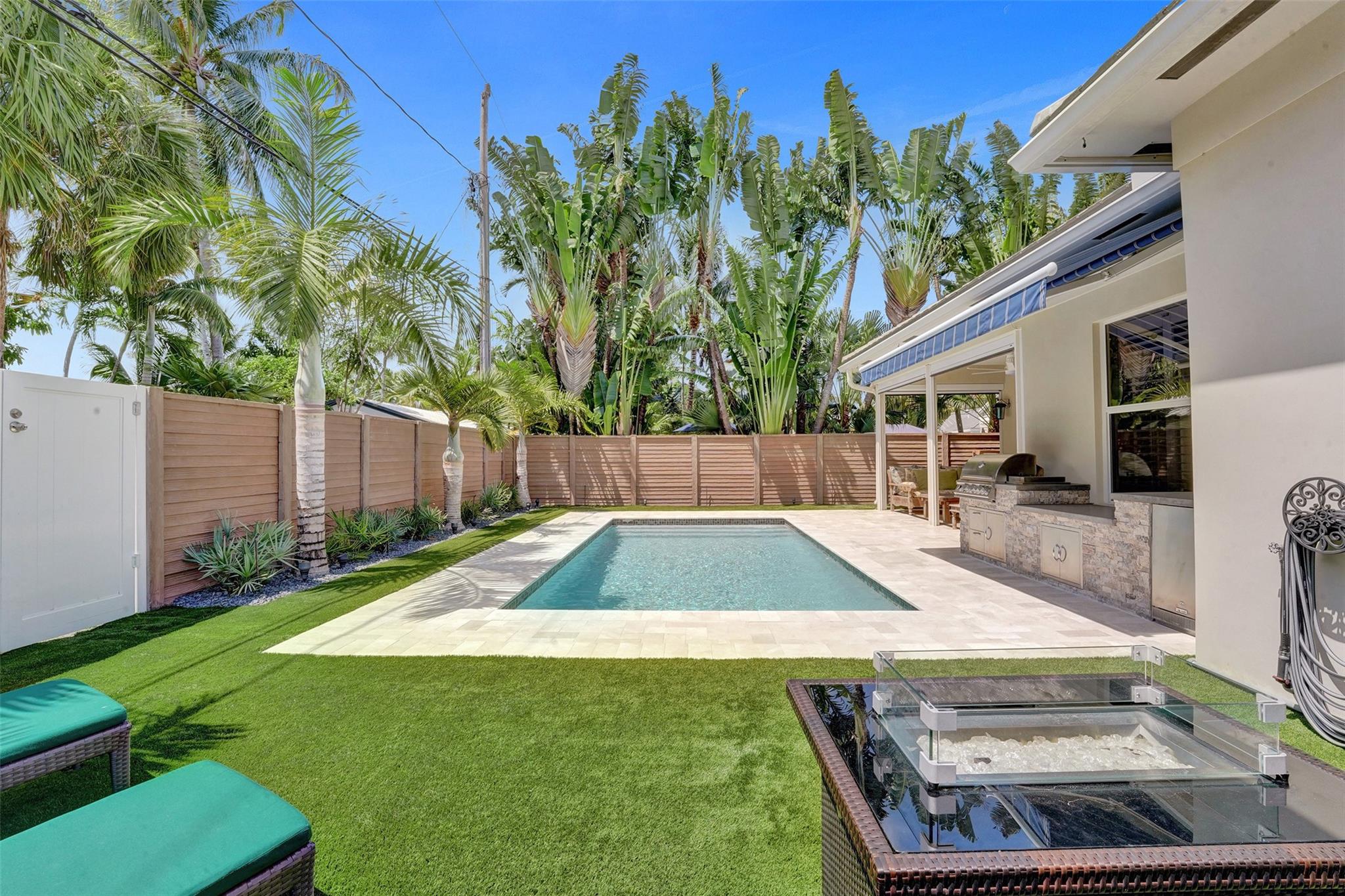 517 NE 11th Ave Fort Lauderdale, FL 33301