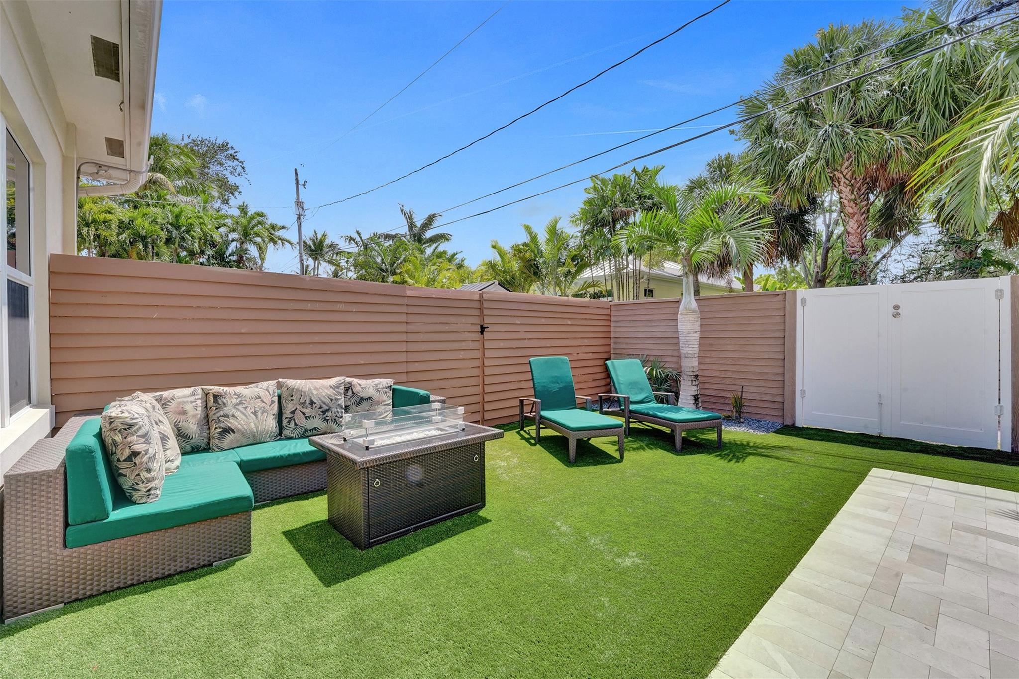 517 NE 11th Ave Fort Lauderdale, FL 33301