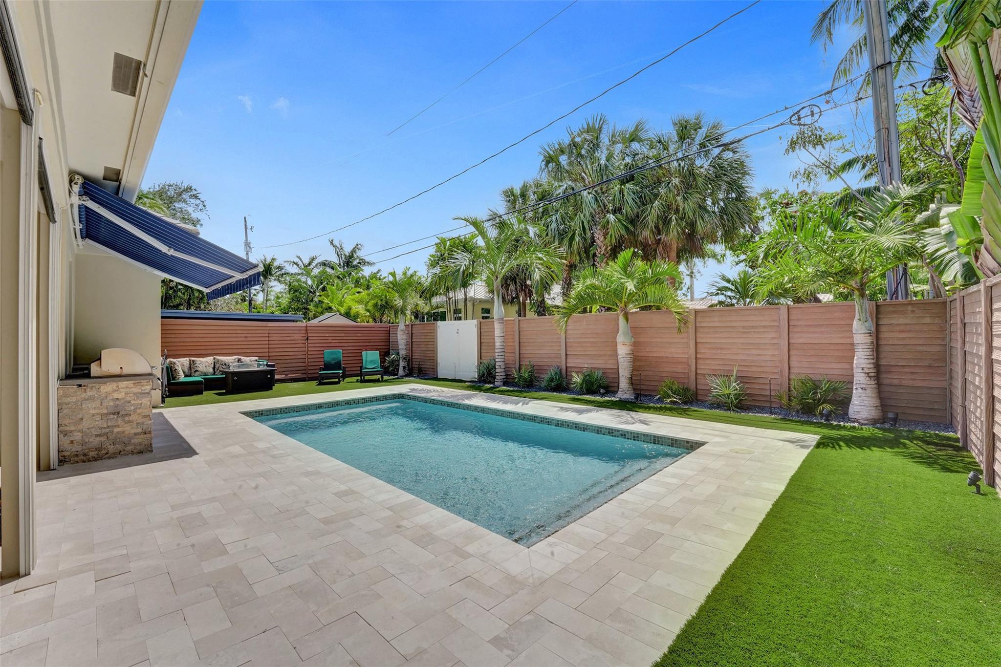 517 NE 11th Ave Fort Lauderdale, FL 33301