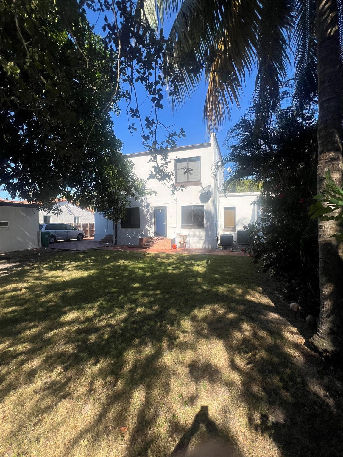 2152 SW 10th Miami, FL 33135