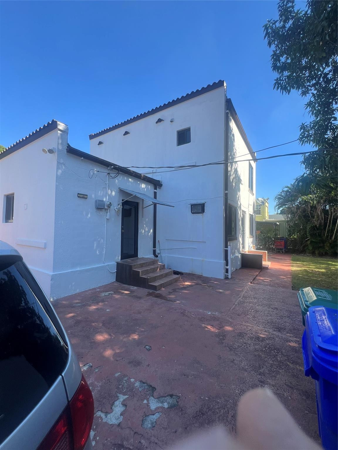 2152 SW 10th Miami, FL 33135