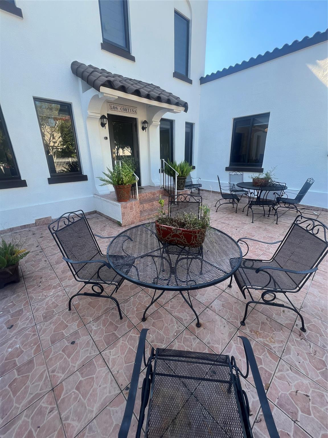 2152 SW 10th Miami, FL 33135