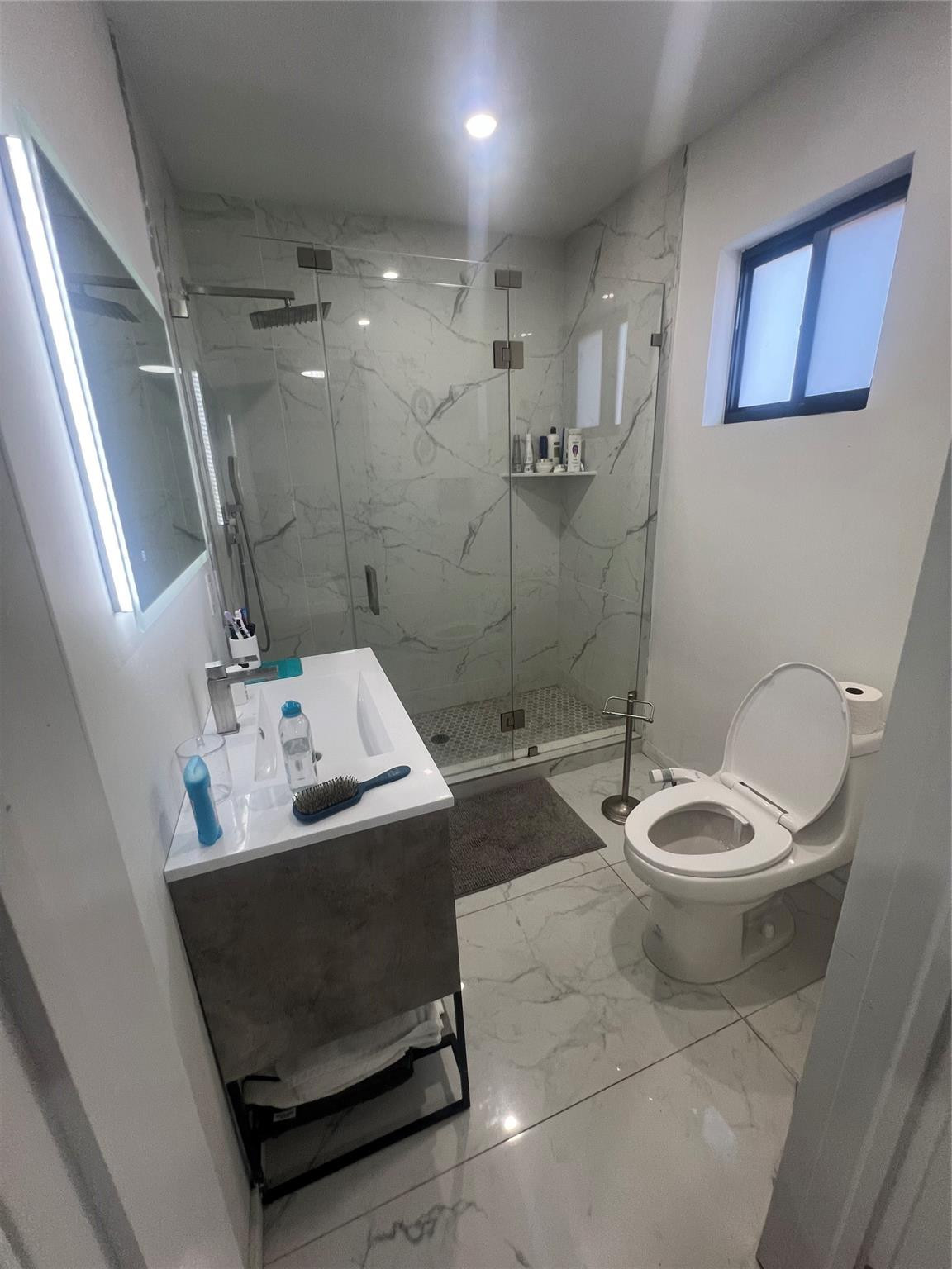 2152 SW 10th Miami, FL 33135