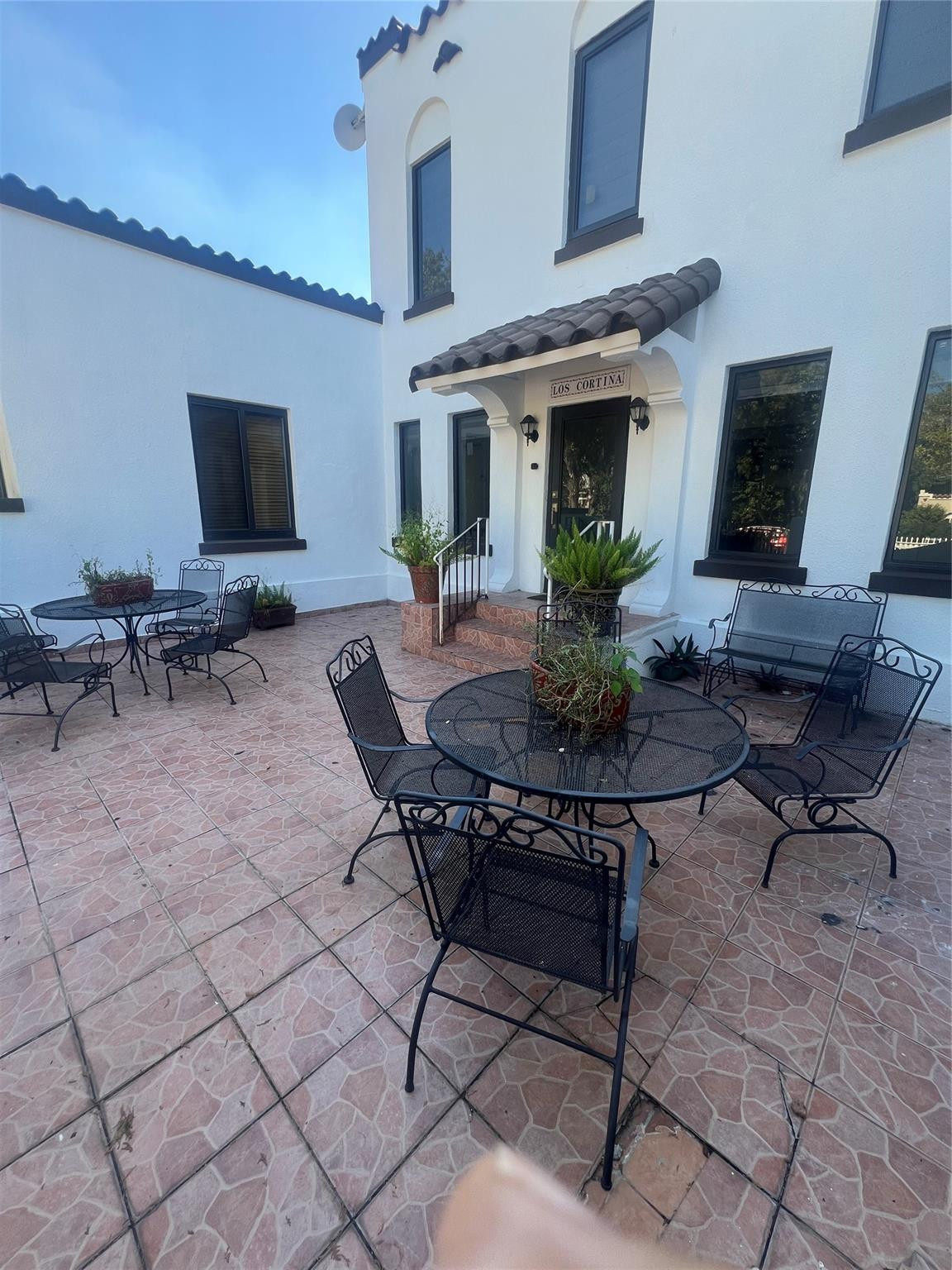 2152 SW 10th Miami, FL 33135