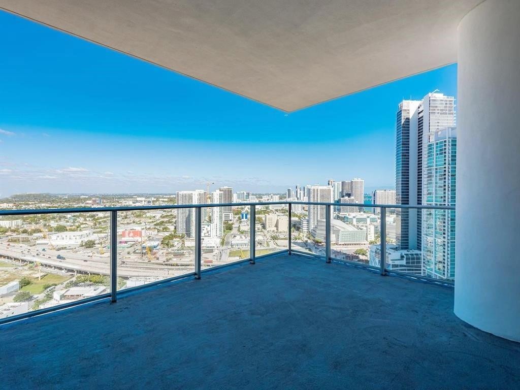 image Paramount Miami Worldcenter21