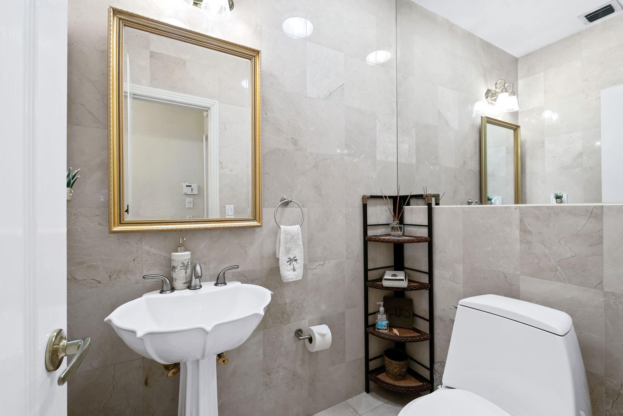 1030 Polk Hollywood, FL 33019