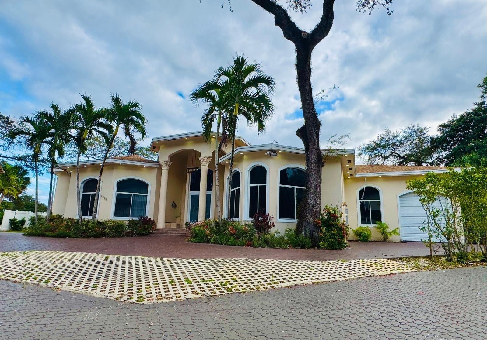 5981 SW 37th Fort Lauderdale, FL 33312