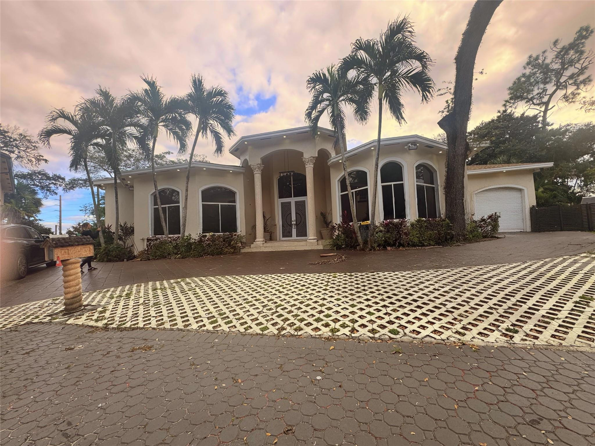 5981 SW 37th Fort Lauderdale, FL 33312