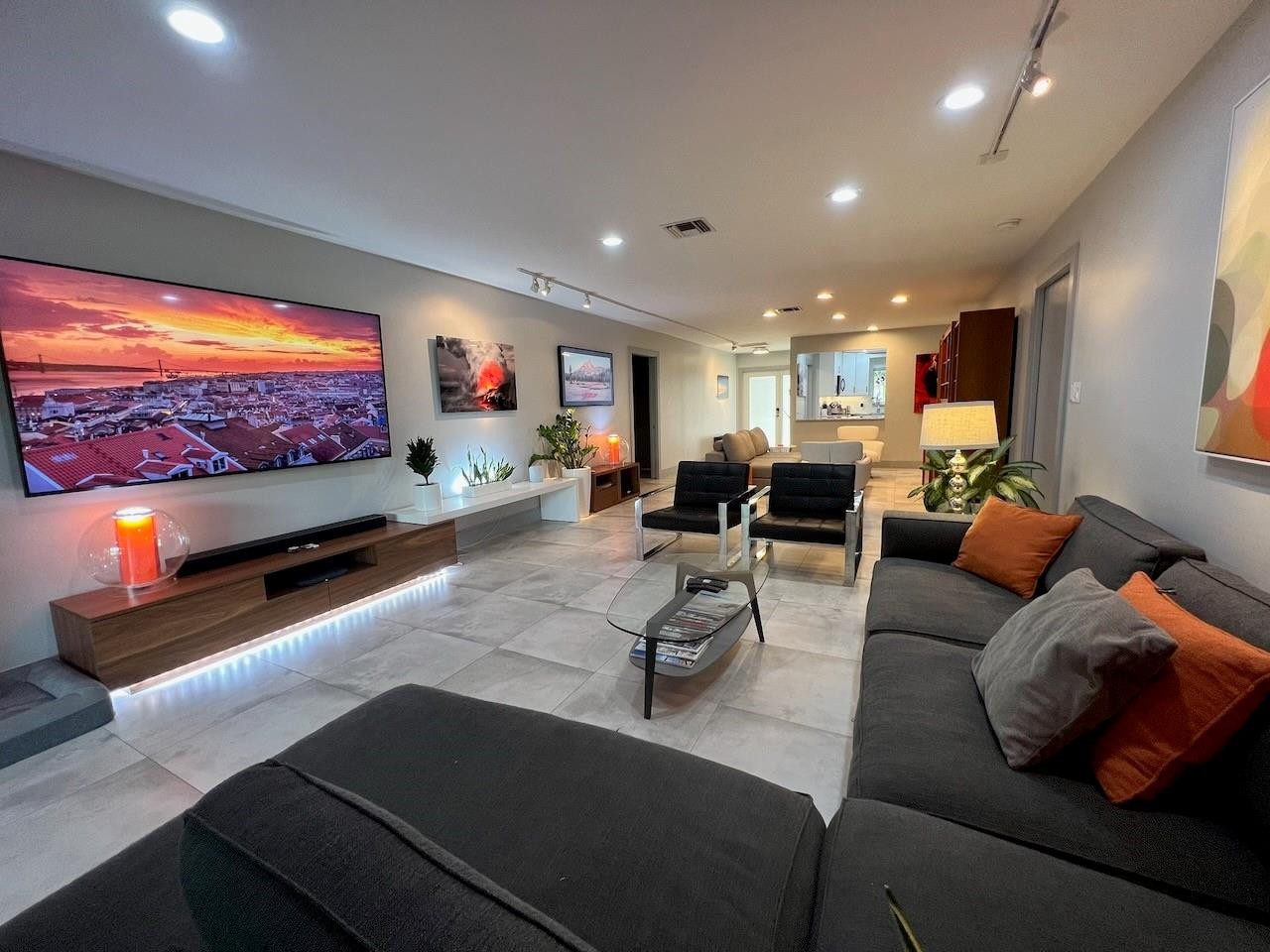 4021 N Cypress