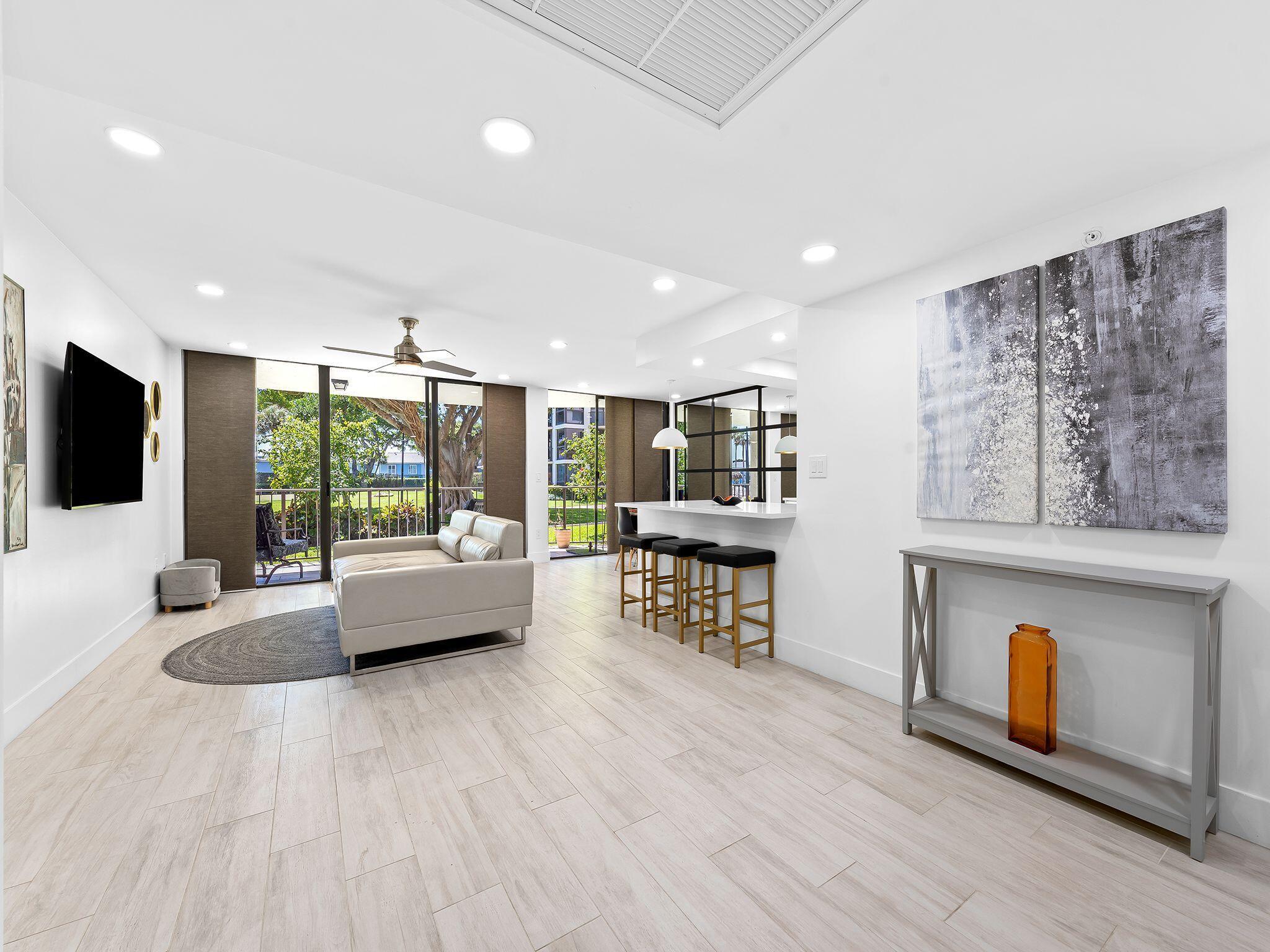 899 Jeffery St #107,Boca Raton, FL 33487