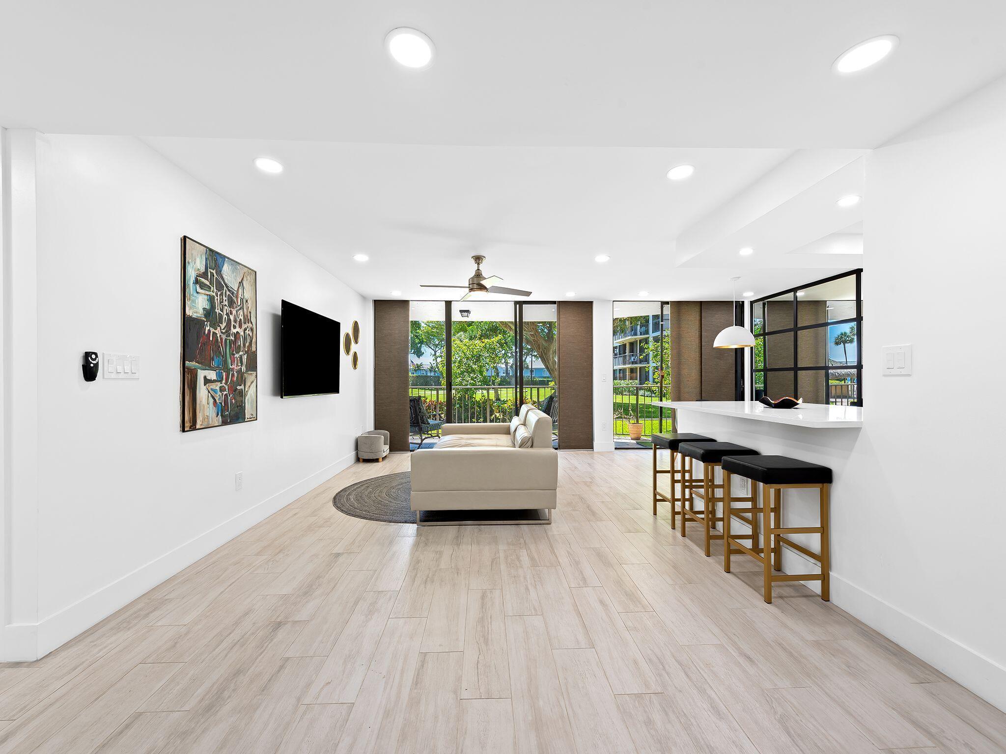 899 Jeffery St #107,Boca Raton, FL 33487