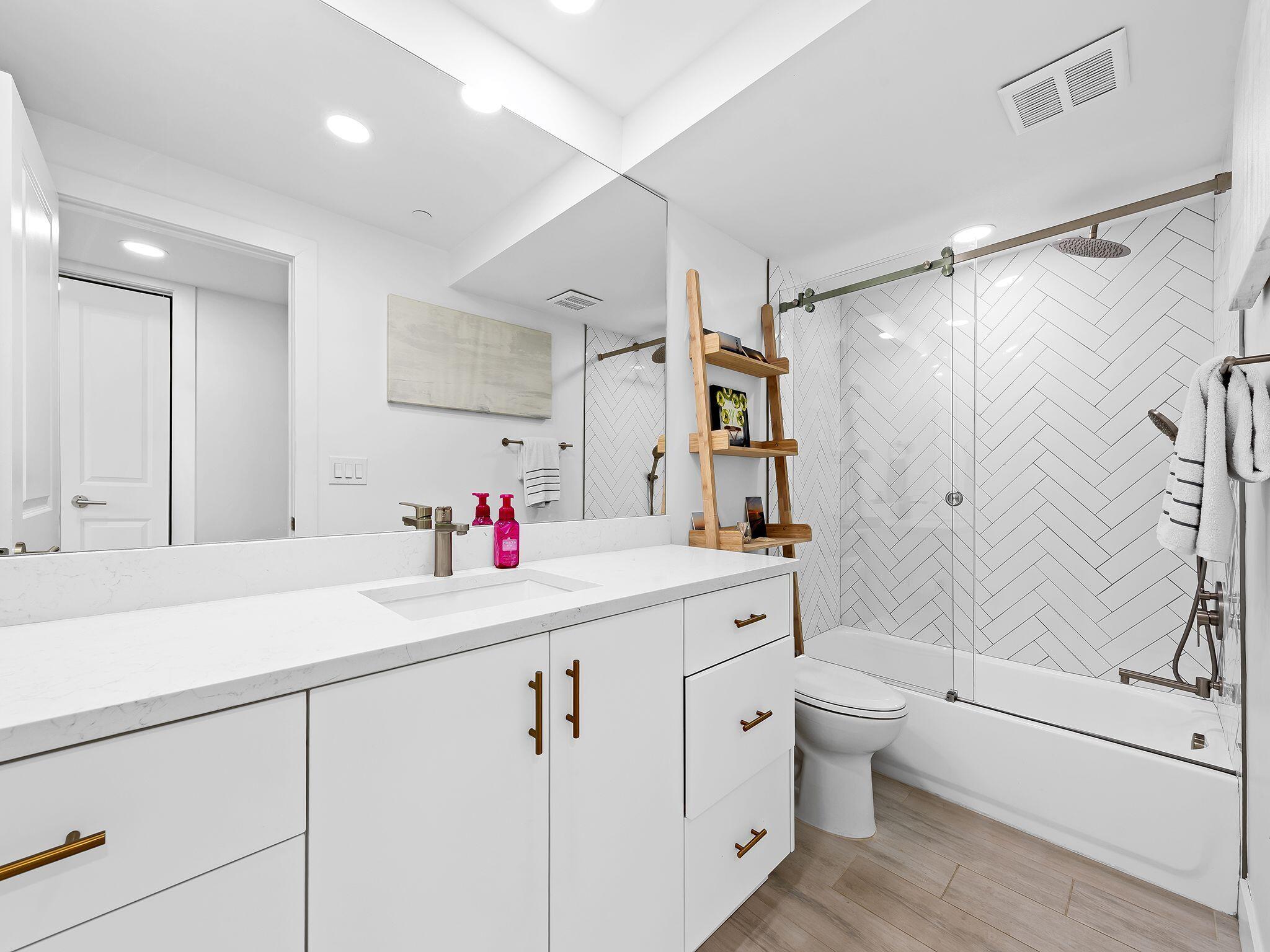 899 Jeffery St #107,Boca Raton, FL 33487