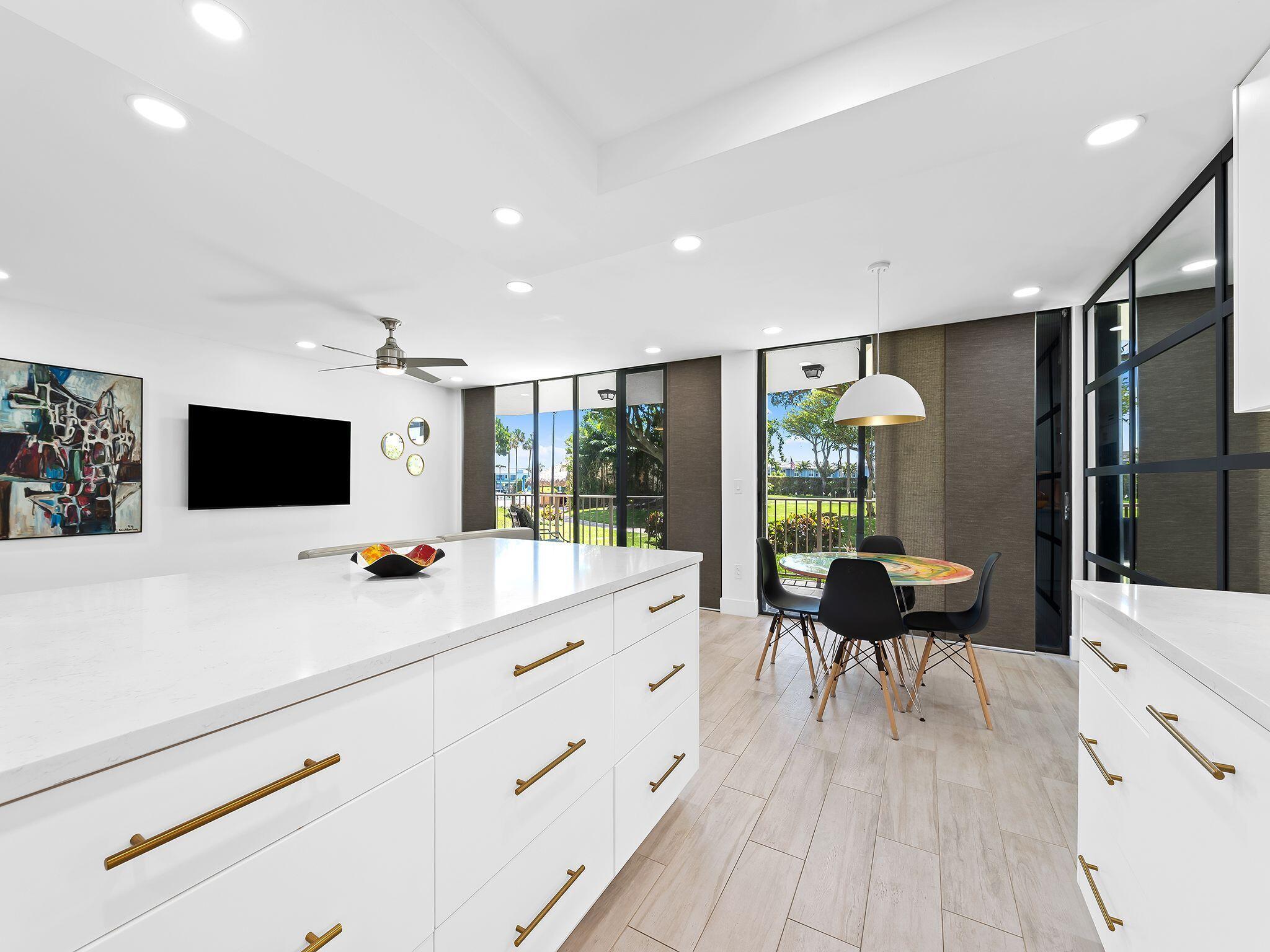 899 Jeffery St #107,Boca Raton, FL 33487